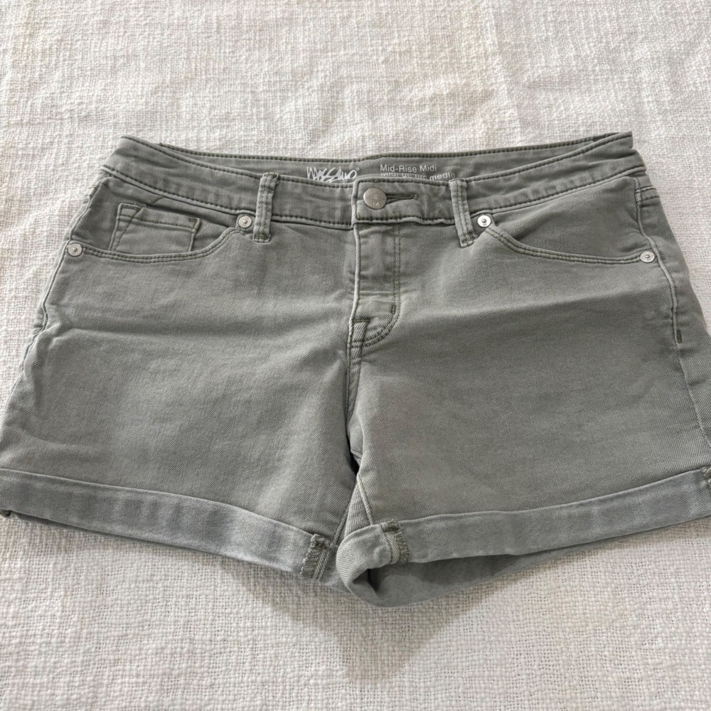 Mossimo Supply Co Olive Green Mid Rise Midi Super Stretch Shorts Size 6/28R